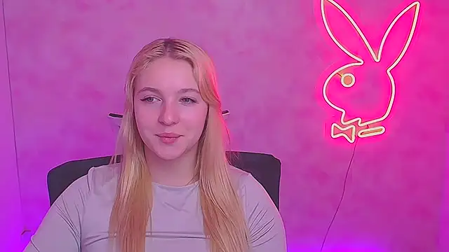Snapshot of Milka_kiss_ chatting on February 2025 09:51:02 AM Milka kiss  online show from February 2025 09:51:02 AM