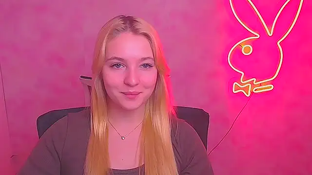 Snapshot of Milka_kiss_ chatting on February 2025 12:50:01 PM Milka kiss  online show from February 2025 12:50:01 PM