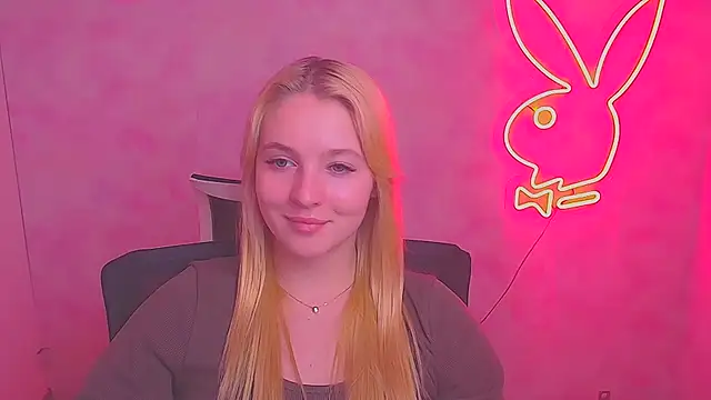 Snapshot of Milka_kiss_ chatting on February 2025 03:53:02 PM Milka kiss  online show from February 2025 03:53:02 PM