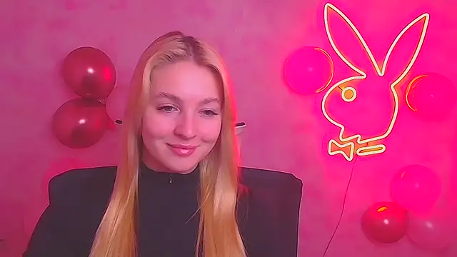 Snapshot of Milka_kiss_ chatting on February 2025 12:32:01 PM Milka kiss  online show from February 2025 12:32:01 PM