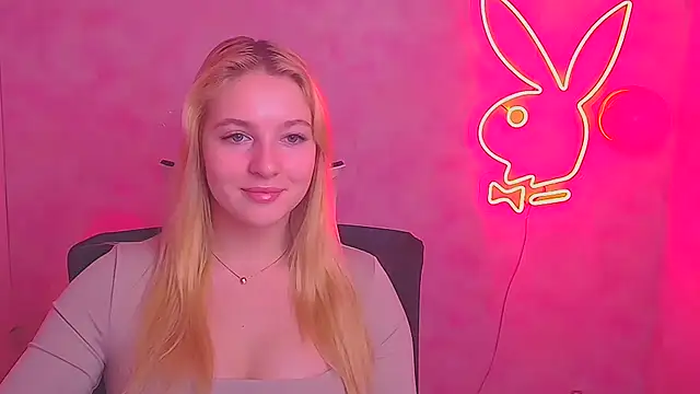 Snapshot of Milka_kiss_ chatting on February 2025 12:32:02 PM Milka kiss  online show from February 2025 12:32:02 PM