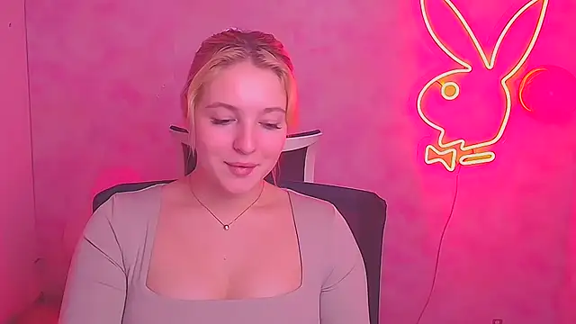 Snapshot of Milka_kiss_ chatting on February 2025 03:48:02 PM Milka kiss  online show from February 2025 03:48:02 PM