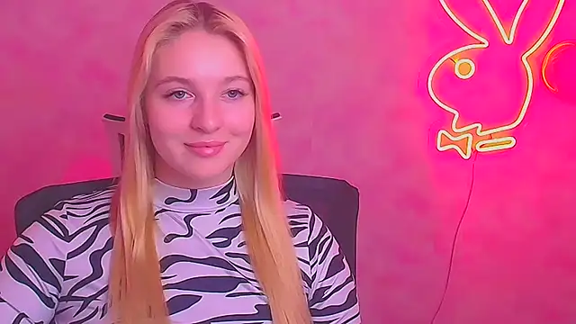 Snapshot of Milka_kiss_ chatting on February 2025 12:38:02 PM Milka kiss  online show from February 2025 12:38:02 PM
