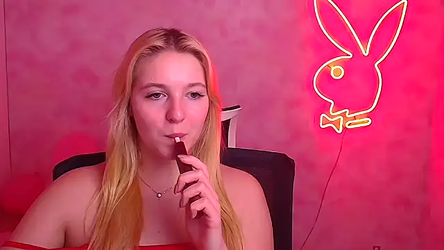 Snapshot of Milka_kiss_ chatting on February 2025 03:58:02 PM Milka kiss  online show from February 2025 03:58:02 PM