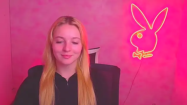 Snapshot of Milka_kiss_ chatting on February 2025 03:37:02 PM Milka kiss  online show from February 2025 03:37:02 PM