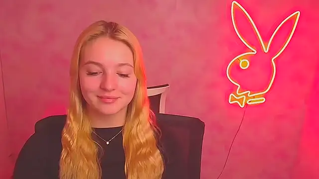 Snapshot of Milka_kiss_ chatting on March 2025 09:21:01 AM Milka kiss  online show from March 2025 09:21:01 AM