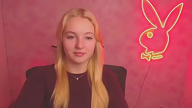 Snapshot of Milka_kiss_ chatting on March 2025 06:52:02 AM Milka kiss  online show from March 2025 06:52:02 AM
