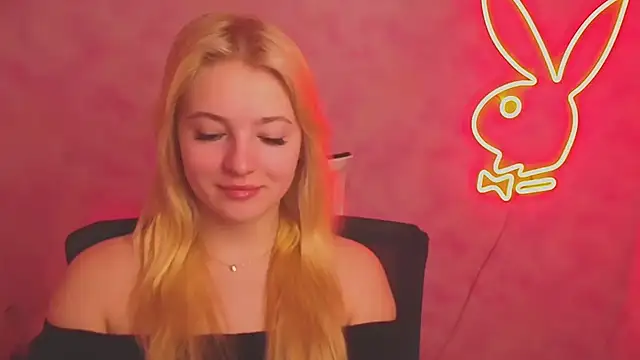 Snapshot of Milka_kiss_ chatting on March 2025 06:53:02 AM Milka kiss  online show from March 2025 06:53:02 AM