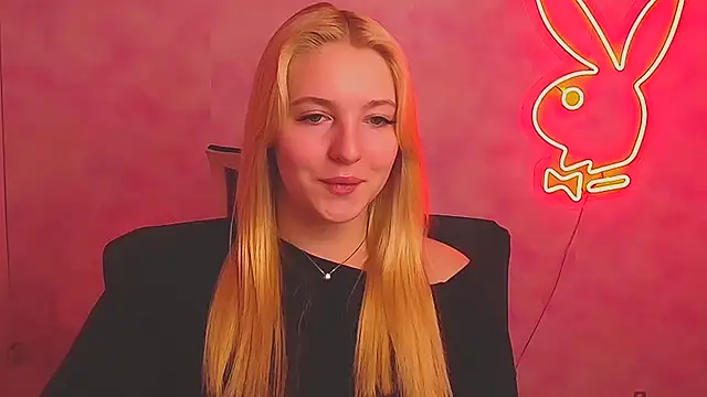 Snapshot of Milka_kiss_ chatting on March 2025 12:32:02 PM Milka kiss  online show from March 2025 12:32:02 PM