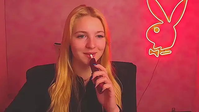 Snapshot of Milka_kiss_ chatting on March 2025 10:39:02 AM Milka kiss  online show from March 2025 10:39:02 AM