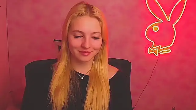 Snapshot of Milka_kiss_ chatting on March 2025 12:35:02 PM Milka kiss  online show from March 2025 12:35:02 PM