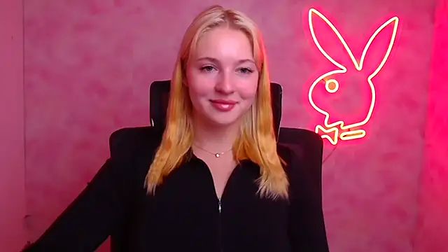 Snapshot of Milka_kiss_ chatting on September 2025 11:25:01 AM Milka kiss  online show from September 2025 11:25:01 AM