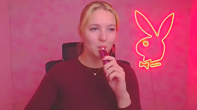 Snapshot of Milka_kiss_ chatting on October 2025 11:44:02 AM Milka kiss  online show from October 2025 11:44:02 AM