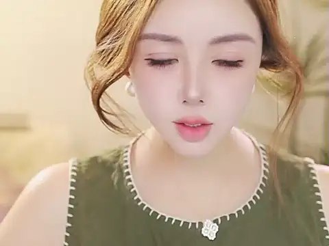 Snapshot of Qiaoqiao_ chatting on May 2026 04:04:02 PM Qiaoqiao online show from May 2026 04:04:02 PM