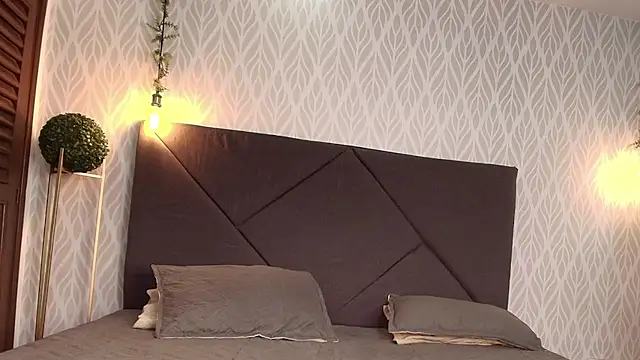 flavia cruz online show from November 2025 07:25:01 PM