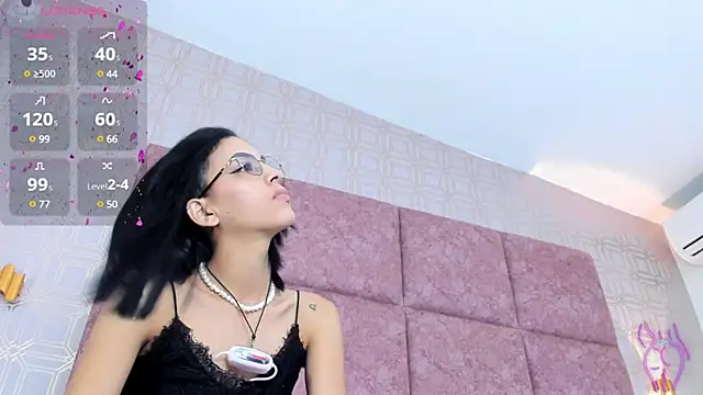 Snapshot of LilitRobins chatting on December 2024 04:18:01 AM LilitRobins online show from December 2024 04:18:01 AM