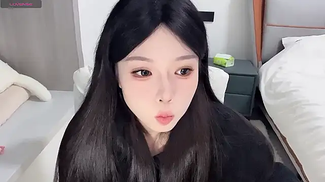 Snapshot of Q-ing chatting on December 2024 01:03:01 PM Q-ing online show from December 2024 01:03:01 PM