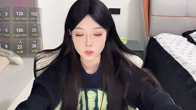 Snapshot of Q-ing chatting on December 2024 05:55:02 PM Q-ing online show from December 2024 05:55:02 PM