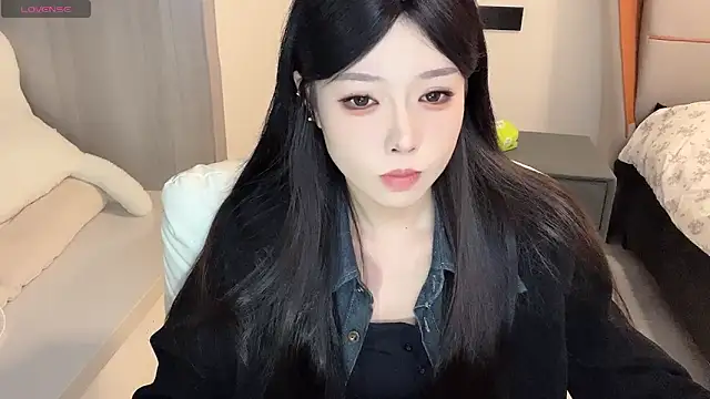 Snapshot of Q-ing chatting on December 2024 05:10:02 PM Q-ing online show from December 2024 05:10:02 PM