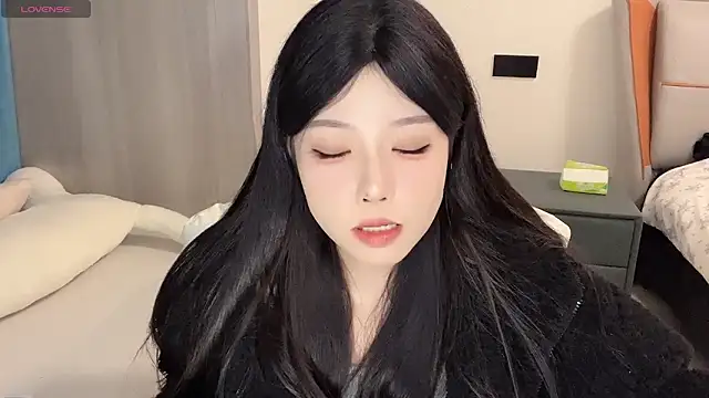 Snapshot of Q-ing chatting on December 2024 06:17:02 PM Q-ing online show from December 2024 06:17:02 PM