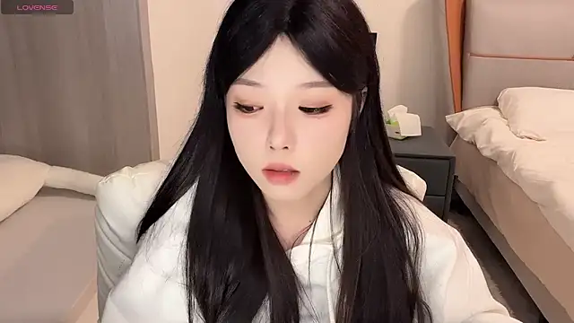 Snapshot of Q-ing chatting on December 2024 06:35:02 PM Q-ing online show from December 2024 06:35:02 PM