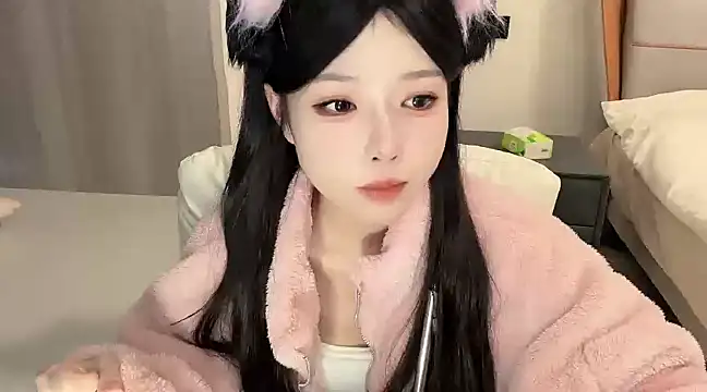 Snapshot of Q-ing chatting on January 2025 01:49:01 AM Q-ing online show from January 2025 01:49:01 AM