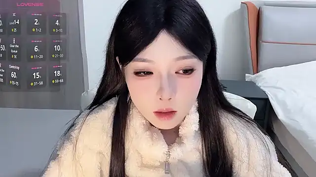 Snapshot of Q-ing chatting on January 2025 12:26:01 PM Q-ing online show from January 2025 12:26:01 PM