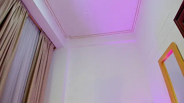Snapshot of SabrinaWarrenn chatting on October 2025 12:13:01 AM SabrinaWarrenn online show from October 2025 12:13:01 AM