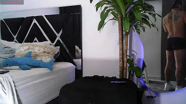 Snapshot of LeooBigBoy chatting on February 2025 04:18:02 AM LeooBigBoy online show from February 2025 04:18:02 AM