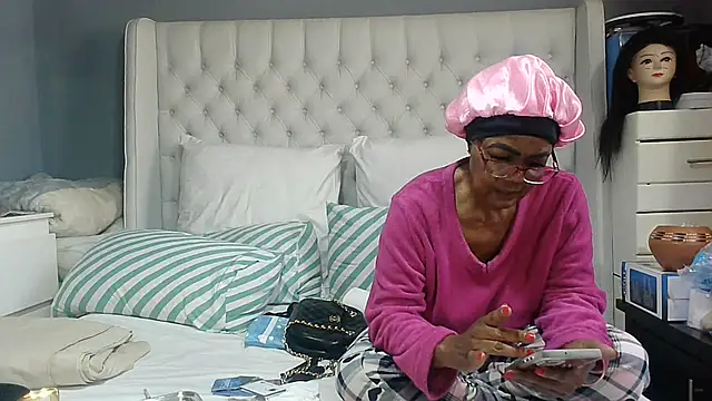 Snapshot of Carocurvy chatting on June 2026 11:27:02 AM Carocurvy online show from June 2026 11:27:02 AM