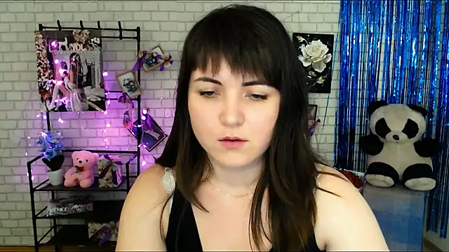 Snapshot of Darina_M_ chatting on February 2025 12:48:02 PM Darina M online show from February 2025 12:48:02 PM