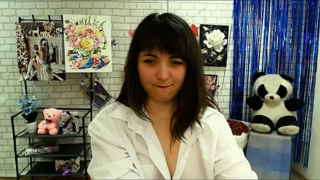 Snapshot of Darina_M_ chatting on February 2025 01:32:01 PM Darina M online show from February 2025 01:32:01 PM