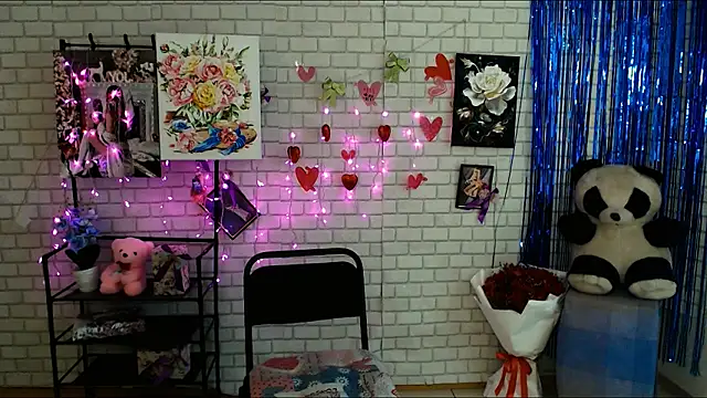 Snapshot of Darina_M_ chatting on February 2025 12:00:02 PM Darina M online show from February 2025 12:00:02 PM