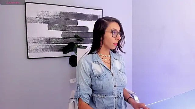 luna willians online show from March 2025 12:11:02 PM