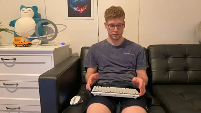 BlueEyedTallGuy94 online show from December 2024 04:10:02 AM