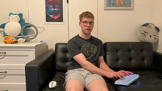 BlueEyedTallGuy94 online show from December 2024 01:57:02 AM