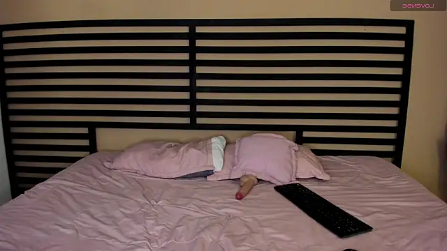 Catyloves online show from November 2025 09:48:02 PM