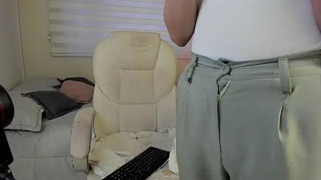 Catyloves online show from December 2025 09:55:01 PM