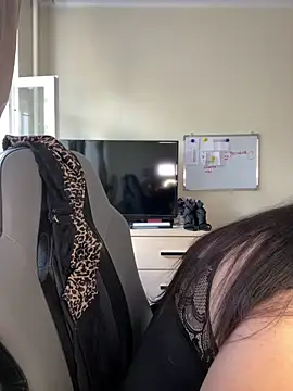 Evelinia online show from September 2025 12:18:02 PM