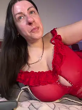 Snapshot of Evelinia chatting on June 2026 03:23:01 PM Evelinia online show from June 2026 03:23:01 PM