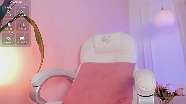 Lucy Vega online show from November 2025 04:44:01 AM