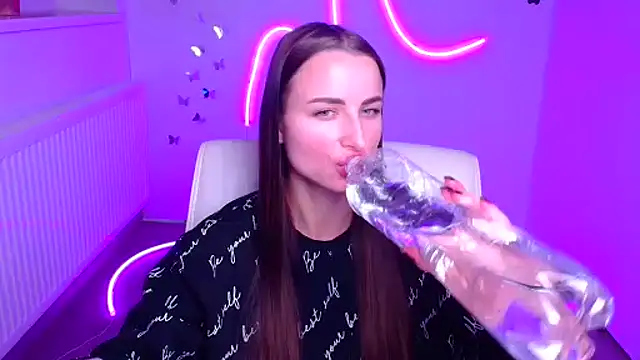 Eva Janee online show from December 2025 12:32:01 PM