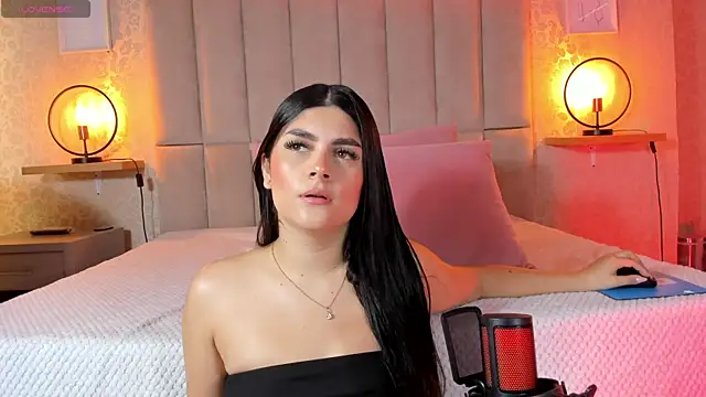 Amy-Saenz online show from October 2025 04:13:02 PM