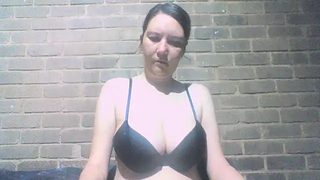 EksJouneMwah online show from November 2025 06:16:02 AM