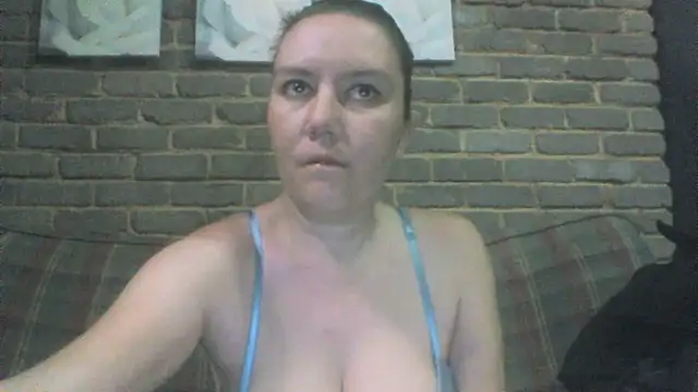 Snapshot of EksJouneMwah chatting on May 2026 01:51:02 PM EksJouneMwah online show from May 2026 01:51:02 PM