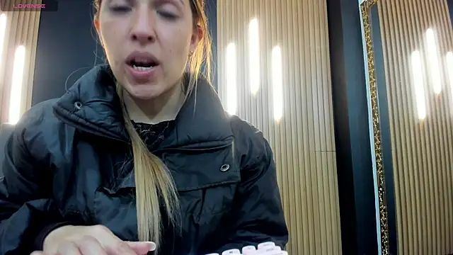 EvaaLovia1 online show from April 2026 03:48:01 AM