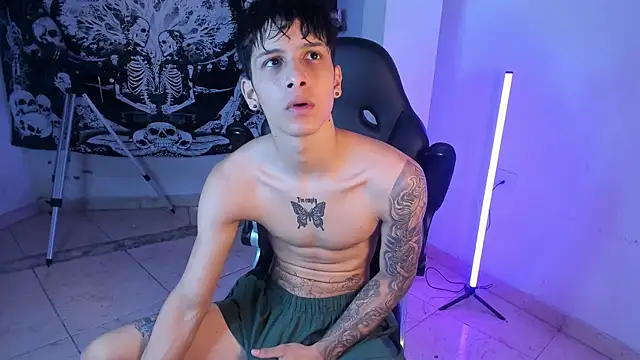 Snapshot of Snakebutterfly chatting on January 2026 04:16:01 AM Snakebutterfly online show from January 2026 04:16:01 AM