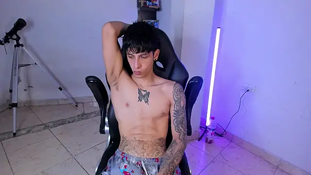 Snapshot of Snakebutterfly chatting on January 2026 09:01:02 AM Snakebutterfly online show from January 2026 09:01:02 AM