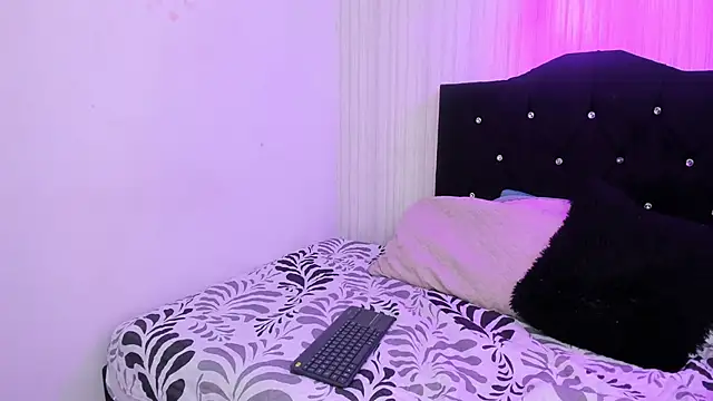 Snapshot of alice_dakota chatting on February 2025 04:18:02 AM alice dakota online show from February 2025 04:18:02 AM