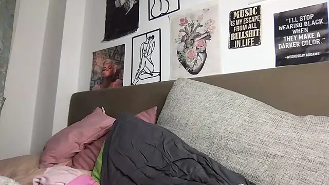 MoonAgnes online show from November 2025 03:47:01 PM